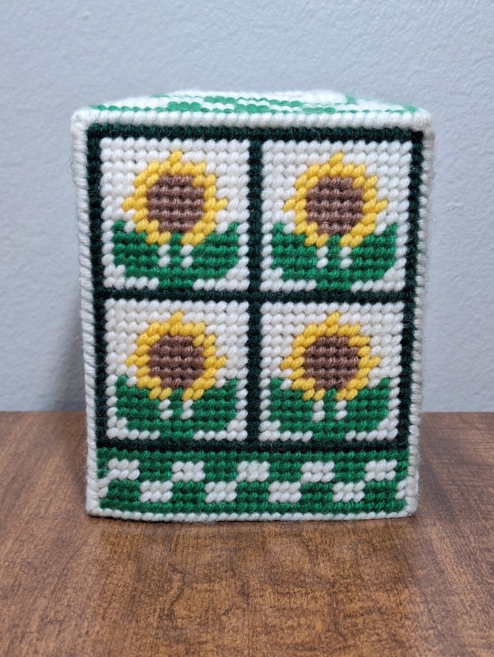 Vintage Retro MCM Handmade Needlecraft Sunflower Tissue Box Cover Yellow Green - Picture 2 of 13